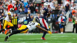 Henderson's 39-yard TD Sparks Patriots in Rainy Steelers Showdown