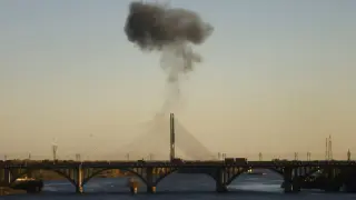 Russia Escalates Kyiv Strikes as U.S. Proposes Late-October Peace Talks