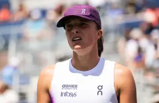 Swiatek shrugs off court favoritism, embraces Grandstand at US Open