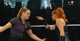 Referee Jessika Carr's jab overshadows Lynch's title loss at Clash in Italy