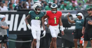 Woolen’s Two INTs Highlight Sloppy Eagles Open Practice at the Linc