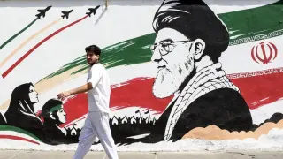 Iran tightens grip on Hormuz as US threatens sweeping sanctions