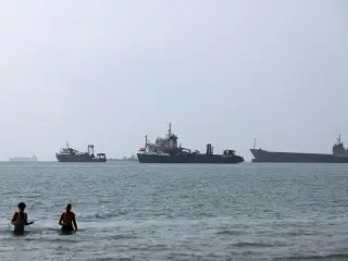 Oil climbs as U.S.-Iran clashes flare in the Strait of Hormuz