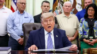 Trump delays EPA refrigerant rules, touts grocery savings