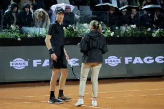 Sinner’s Rain Plea Delays Italian Open Semi vs Medvedev