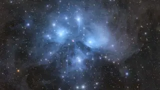 Amateur captures ethereal blue veil around the Pleiades’ Seven Sisters