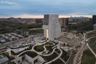 Bees, Books and a Big Price Tag at Obama's Presidential Center