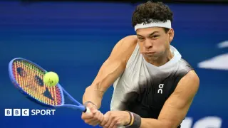 Zverev pockets first set as Shelton battles to stay in US Open final