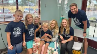 Utah mother of five undergoes rare double-lung transplant for Stage 4 cancer