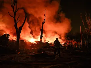 Ukraine Under Overnight Assault as Zelenskiy Alleges North Korean Missiles