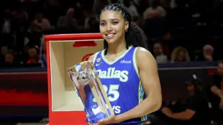 Azzi Fudd makes history, rookie clinches WNBA 3-point crown and calls for Curry rematch