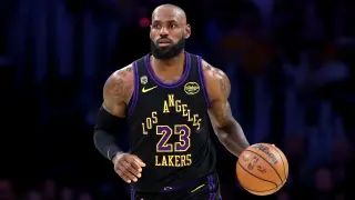 LeBron Sparks Cavs Return Buzz After Akron Reunion Photo
