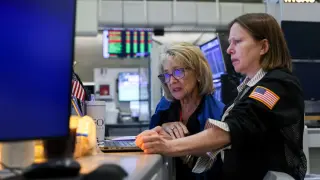 Markets hold steady ahead of megacap earnings and Fed decision