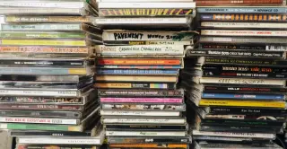 CDs Comeback: 2026 Sees Physical Media Rebound Amid Vinyl’s Rise