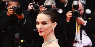 Portman Announces Third Pregnancy, Empress of Gratitude in Paris
