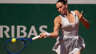 Kostyuk shocks Swiatek on birthday to reach Roland Garros quarterfinals