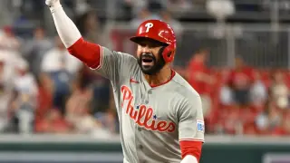 Hill's ninth-inning blast seals Phillies' dramatic comeback
