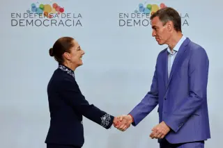Spain and Mexico bury colonial past tensions with handshake at Barcelona democracy summit