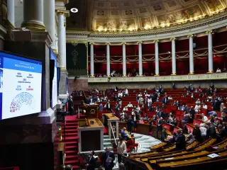 France votes to bar under-15s from social platforms