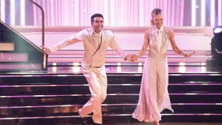 Julia Stiles Debuts on DWTS with Emotional Dolly Parton Tribute