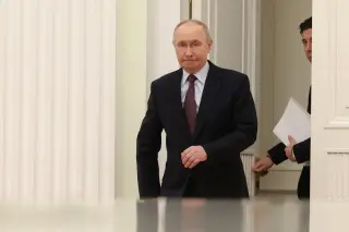 Kremlin tightens grip on dissent as Russia heads to elections