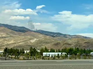 Uncontained Reno-Area Fire Triggers Mass Evacuations and State Response