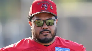 Vita Vea Re-signs with Buccaneers on One-Year, $30 Million Deal