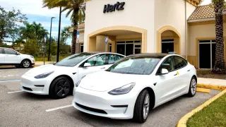 Gas-Price Frenzy Sparks EV Rentals as Hertz Slashes Its EV Fleet