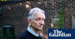 Hinton Slams Trump as 'Senile Felon' and Warns AI Risks Demand Global Cooperation
