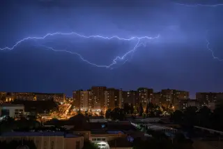 The 90-Second Sunstorm That Plunged Quebec Into Darkness—and Redefined Grid Risk