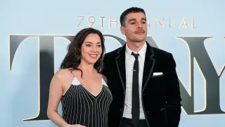 Pregnant Red Carpet Debut: Plaza and Abbott at the 2026 Tony Awards