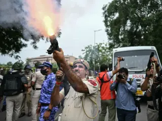 Mass march by Cockroach movement meets police crackdown at Delhi Parliament