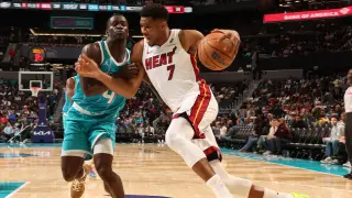 Heat Fall to 0-3 as Giannis Fouls Out in Loss to Hornets