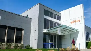 uniQure Stock Plunges 41% as Huntington’s Gene Therapy Misses Key 48-Month Endpoint