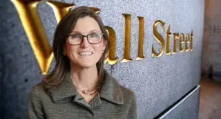 Cathie Wood Bets on Palantir Over AMD in AI Stock Shift