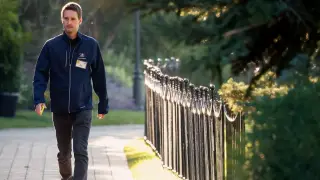 Snap Slashes 1,000 Jobs in AI-Driven Turnaround