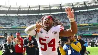 Warner Leads 49ers to Domination as Rams Fade in Melbourne