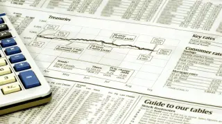 Treasury yields ease as 10-year nears 2025 highs amid oil-driven inflation fears