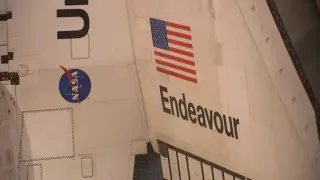 Endeavour Stands Tall: LA’s Space Center Unveils Shuttle in Launch Configuration
