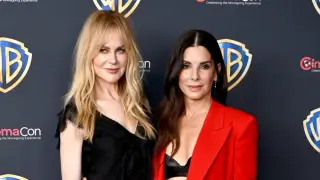 Kidman and Bullock Surprise Fans at Practical Magic Screening in Hollywood Cemetery