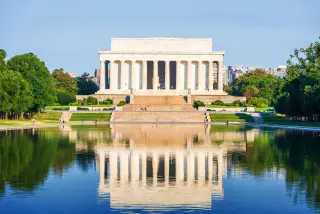 Trump pitches Lincoln Memorial promenade to the Potomac