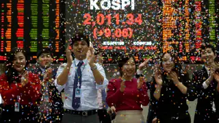AI Surge Fuels Korea Tech Rally as Samsung and SK Hynix Lead