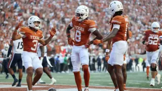 Week 4 CFP Stakes: Texas, USC, and Group of Six Leaders Face Defining Tests