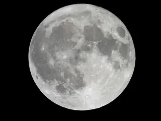 Gateway's invisible traffic choreography in NRHO: a 'string of pearls' plan for lunar arrivals
