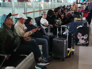Air Traffic Grounded as Anak Krakatau Eruption Shrouds Jakarta in Ash
