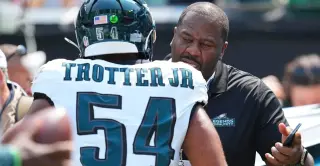 Eagles lose key linebacker in 13-second London brawl