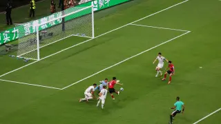 Korean Flair Edges Czech Tactics in World Cup Opener