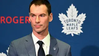 Maple Leafs land No. 1 pick as Canucks miss top spot in NHL draft lottery