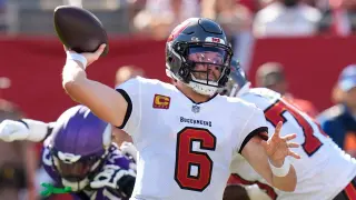 Buccaneers' Baker Mayfield suffers dislocated thumb in 23-16 loss to Vikings