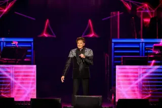 Barry Manilow's Vegas Residency Halts Again After Bronchitis Flare